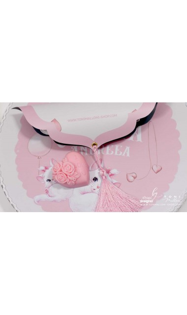 Trusou de botez roz brodat inspirat din desenul animat Pisicile Aristocrate cu pisica Marie 30